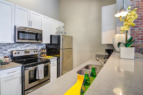 Biltmore at Midtown apartments in Atlanta, GA photo of kitchen